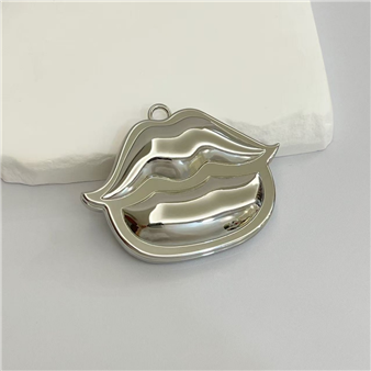 Lips mirror